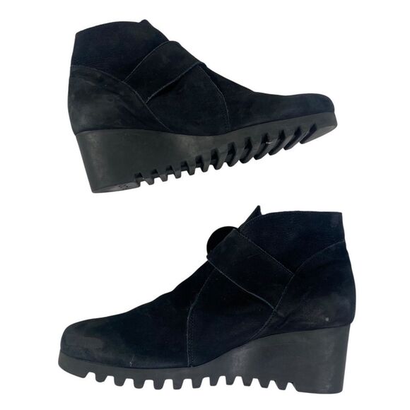 Archies 41 US 9 Black suede booties w/lug soles , silver tone buckle - Picture 7 of 7